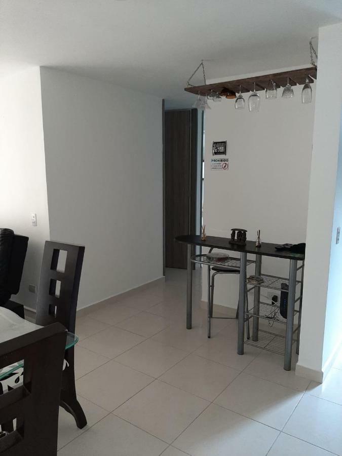 Avenida Condina Primer Piso Apartamento *